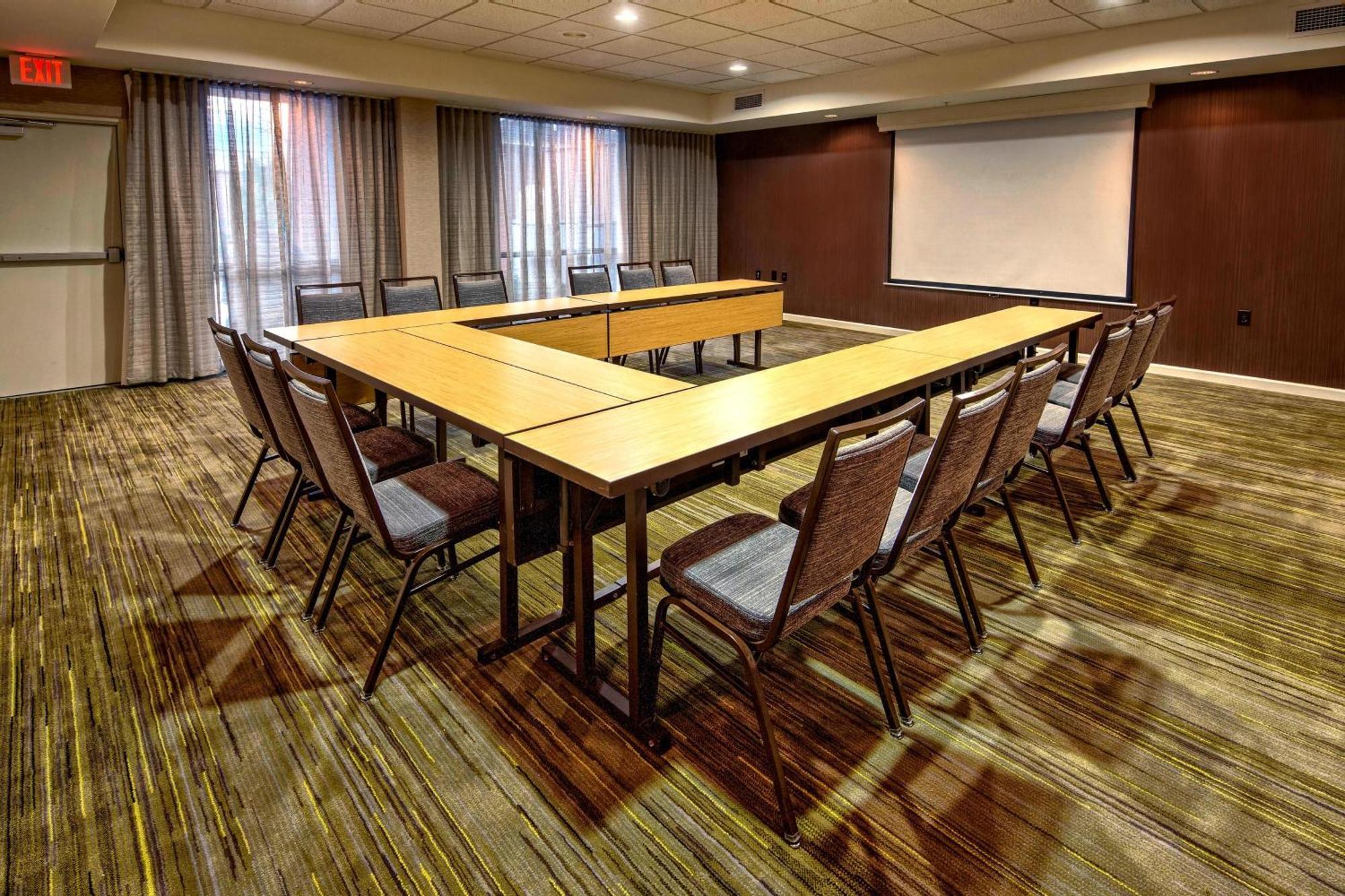 Courtyard By Marriott Alexandria Hotel Exterior foto
