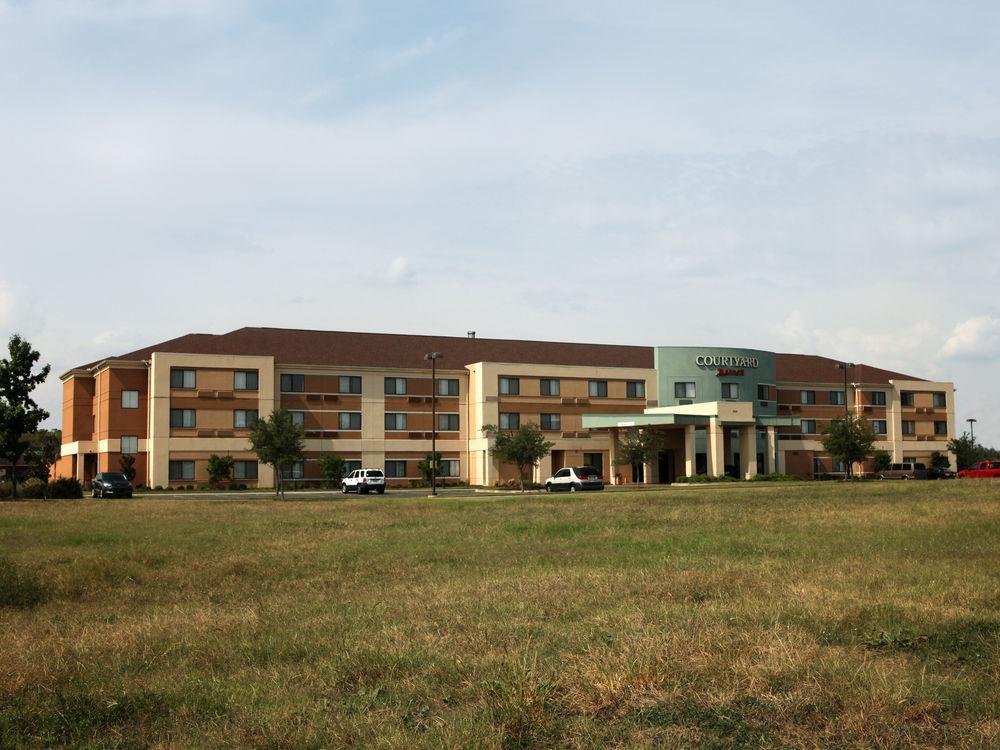 Courtyard By Marriott Alexandria Hotel Exterior foto