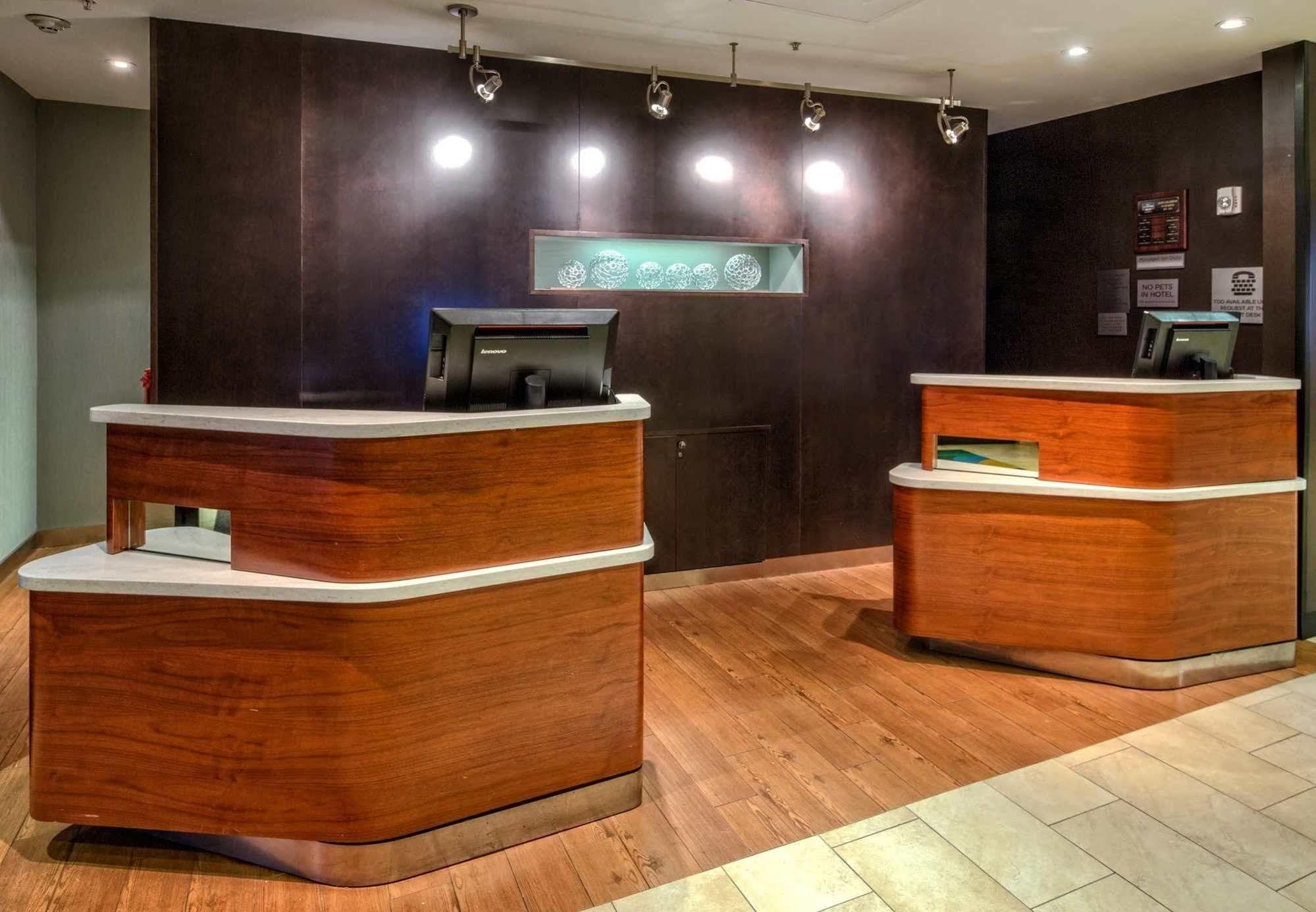 Courtyard By Marriott Alexandria Hotel Exterior foto